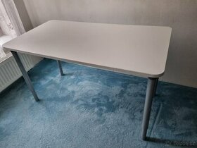 Stůl LAGKAPTEN z IKEA