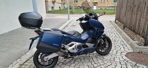 Honda Forza 750 + akrapovič