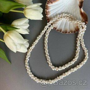 Krásný dlouhý perlový náhrdelník z říčních perel.