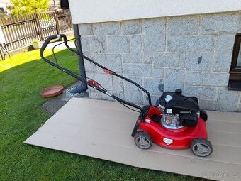 Benzínová sekačka Power Tec Garden 2,2 KW