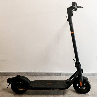 Elektro-koloběžka Ninebot Segway F2E