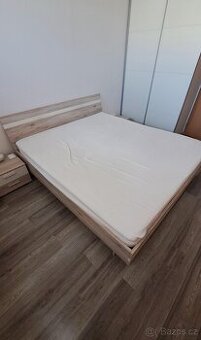 dvoulůžková manželská postel