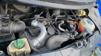 VW T5 2,5 tdi 96kW - motor AXD