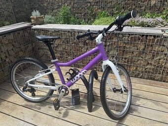 Dětské kolo fialové Woom 4 s příslušenstvím a Shimano řazení