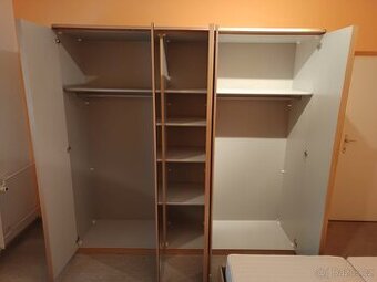 Šatní skříň šířka 225cm s osvětlením a zrcadlem
