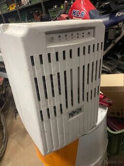 záložní zdroj UPS Tripp-Lite SMARTINT2200VS 1600W - 1