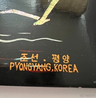 Severní Korea - dřevěná šperkovnice antik , retro
