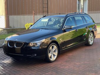 BMW 530xD velmi vysoká výbava nízký nájezd rok 2009/9