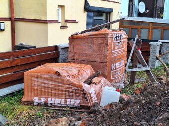 Prodám cihly a 3 ks překladů helus - 1