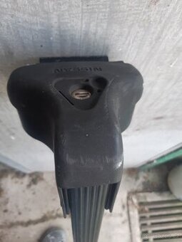 Střešní nosič Nissan Almera tino