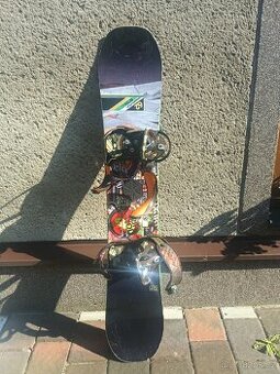 Prodám snowboard včetně vázání a bot