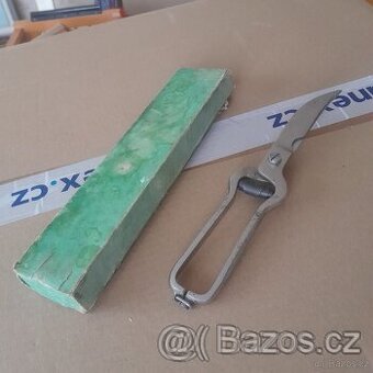 Lis na citron, kleště na drůbež