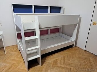 Patrová postel