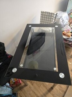 Prodám jídelní stůl