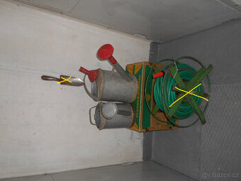 Konev na zalévání pozinkovaná.