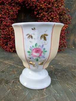 Starožitný porcelánový pohárek, růže.