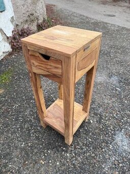 Kvalitní odkládací stolek z masivu WOLFMÖBEL