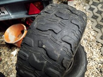 Pneu r12 na čtyřkolku