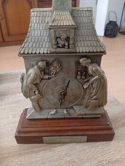 Dekorativní kovové hodiny + pětiramenný svícen (styl antik)