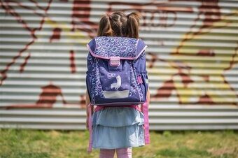 Fialová školní aktovka