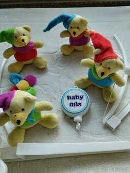 Kolotoč nad postýlku