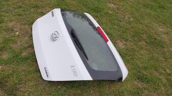 HYUNDAI i30 – DVEŘE KUFRU BÍLÉ 5DV