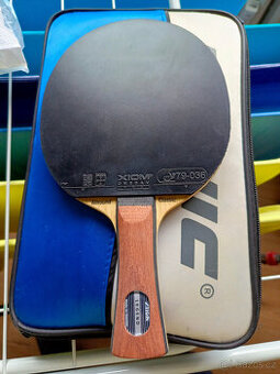 pálka na stolní tenis