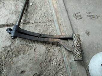 Prodám brzdové litinové pedály na ZETOR25N