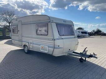 Wilk De Luxe 450, 4 osoby, stan, wc, 2x rozkládací sezení