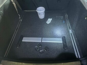 Superb 2 příčka do kufru