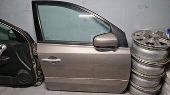 Pravé přední kompletní dveře Koleos 2008- v barvě HXA