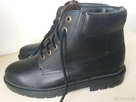 pánské  kožené pracovní nové boty  vel. 43  zn. Artra