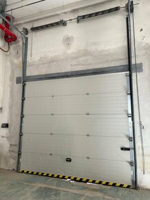 Sekční garážová (průmyslová) vrata 3ks