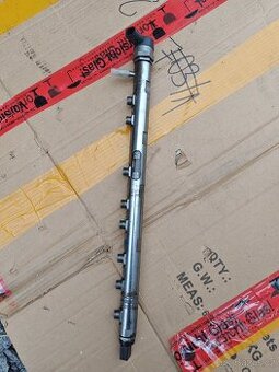 BMW 780542302 vstřikovací lišta co o rail f10 f11 2016