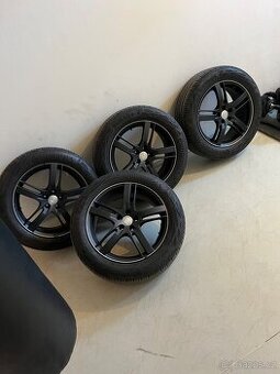 Černá Litá Kola 215/55 R17