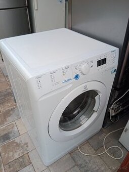 Automaticka pracka Indesit