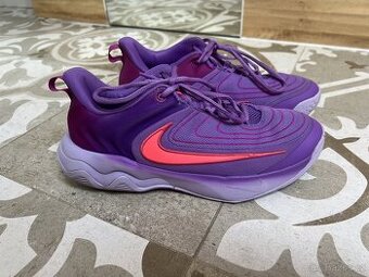 Vynikající tenisky na basketball NIKE, vel. 39