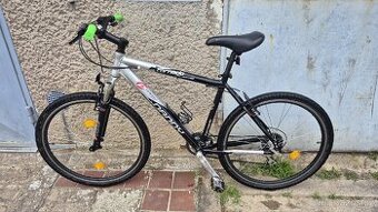 Jízdní kolo v dobrém stavu, řazení Shimano