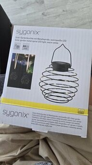 Solární zahradni lampa