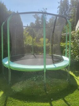 Trampolína