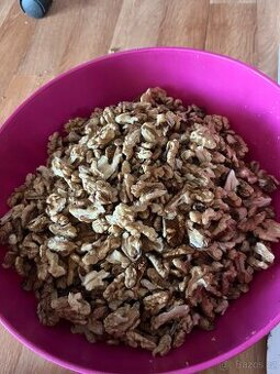 Vlašské ořechy - čerstvě vyloupané, usušené