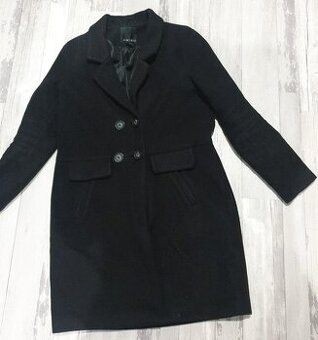 Černý zimní kabát