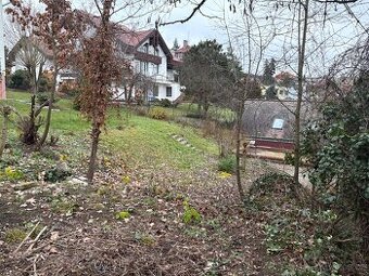 Stavebni pozemek 330 m2 - 1