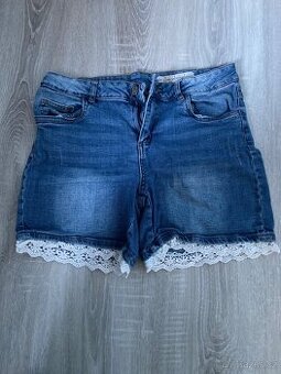 Džínové šortky s krajkou