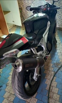 Aprilia RSV 1000 R gen 2. Rok 2004