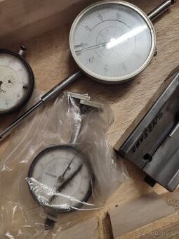 Indikátorové hodinky