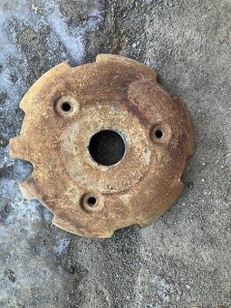 Zetor 3011 - 6945 zavazí do kol