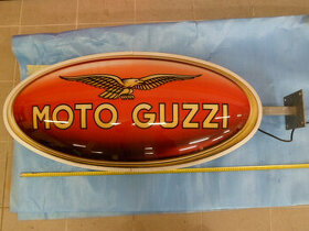 Moto Guzzi reklamní cedule