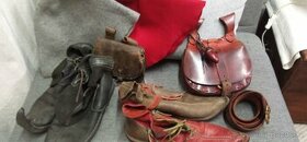 Středověké boty a tašvice, čapky