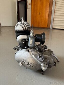 Jawa robot 100 motor po go